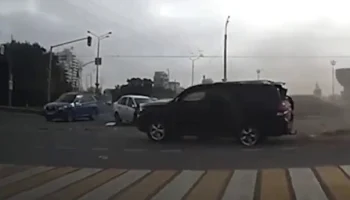  &laquo;Водитель &laquo;Лады&raquo; Пытался проскочить перекресток на красный&raquo;: внедорожник перевернулся на перекре
