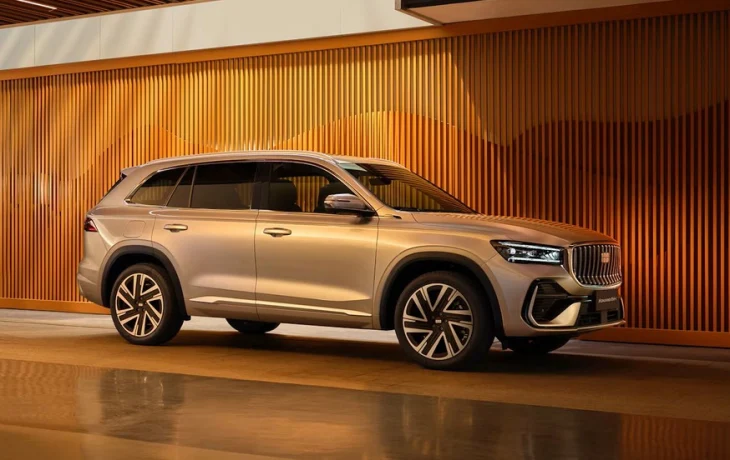 Гибридный Geely Monjaro EM-i с новым салоном едет в Европу