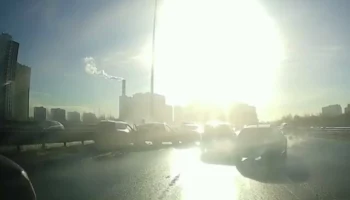  Несколько автомобилей столкнулись в левой полосе на КАД