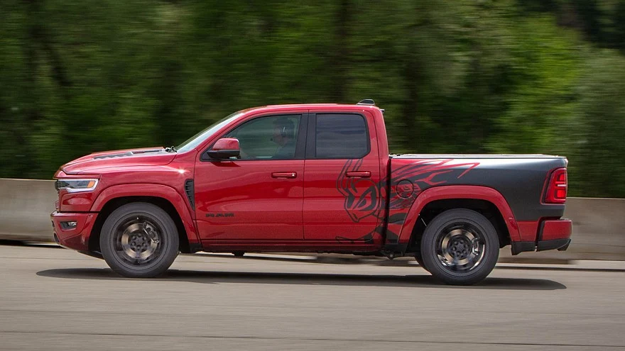 На фото: Ram 1500 Rumble Bee 392