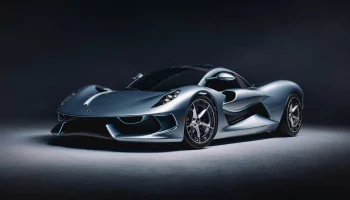 Hennessey Blackbird: аналоговый суперкар в авиационном стиле с атмосферным V8 и МКП