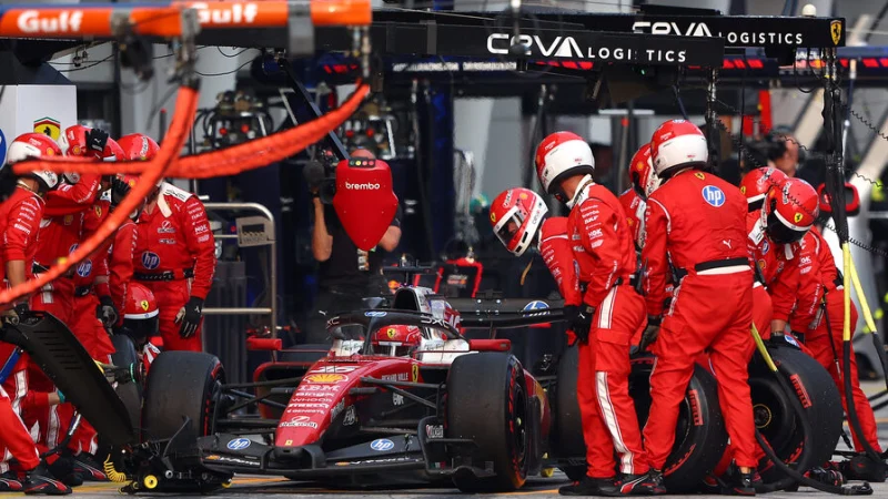 &laquo;Увы, всё так&raquo;. Виталий Петров рассказал грустный стишок про Ferrari