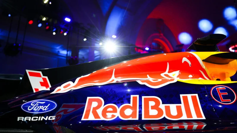 Руководитель Red Bull Racing объяснил ретро-ливрею для машины RB22