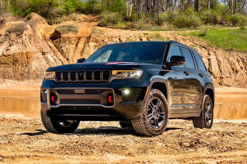 Jeep Grand Cherokee вновь обрёл внедорожные версии Trailhawk и Overland: только бензин!