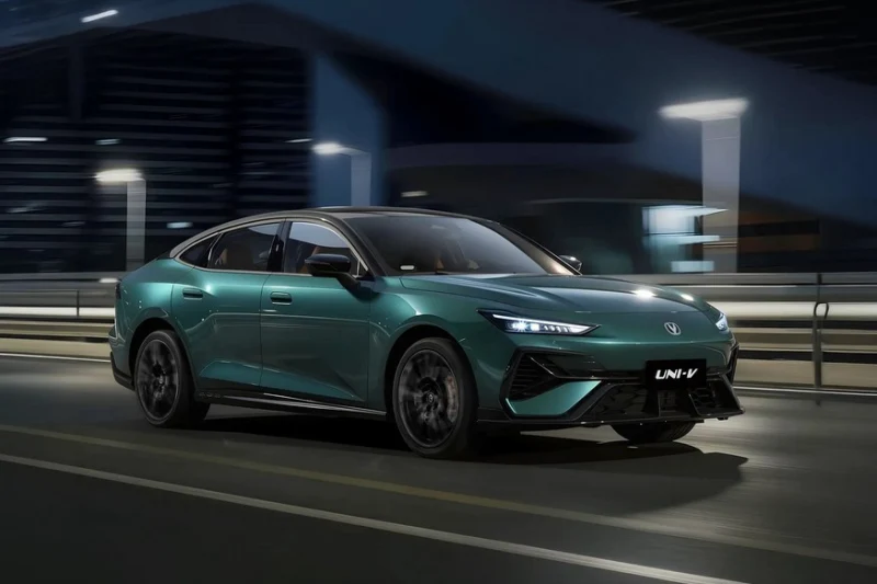 Changan Uni-V с новыми внешностью, салоном и техникой предложат в России в топовой версии