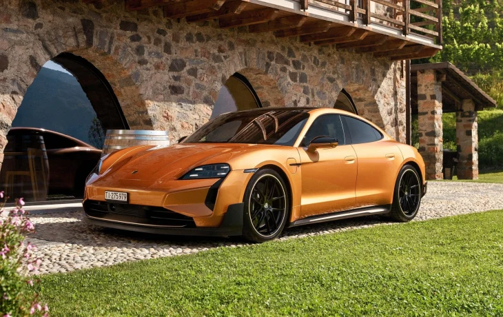 Porsche занесла топор над Taycan, но просит СМИ не разводить панику