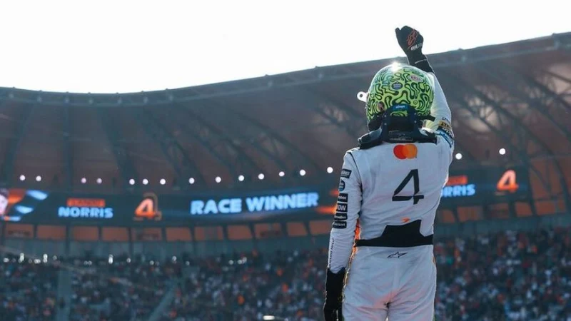 «Так даже интереснее!». Норрис отреагировал на освистывание в Мексике