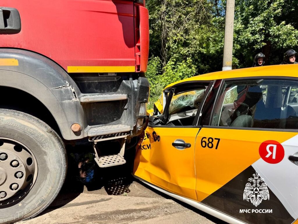&#1042; &#1058;&#1074;&#1077;&#1088;&#1080; &#1076;&#1077;&#1074;&#1086;&#1095;&#1082;&#1072; &#1074;&#1099;&#1073;&#1077;&#1078;&#1072;&#1083;&#1072; &#1085;&#1072; &#1076;&#1086;&#1088;&#1086;&#1075;&#1091; &#1080; &#1089;&#1087;&#1088;&#1086;&#1074;&#1086;&#1094;&#1080;&#1088;&#1086;&#1074;&#1072;&#1083;&#1072; &#1089;&#1077;&#1088;&#1100;&#1077;&#1079;&#1085;&#1086;&#1077; &#1044;&#1058;&#1055;