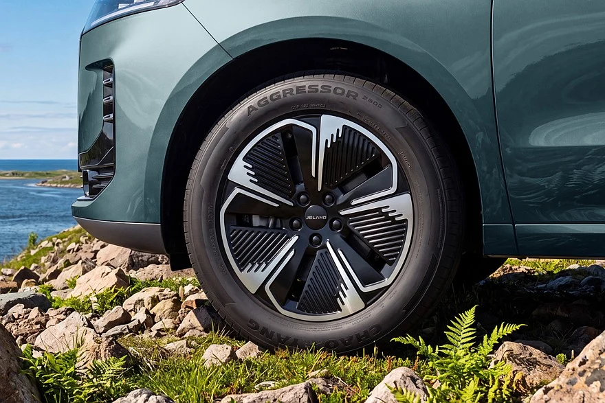 На фото: Jeland J6 AWD