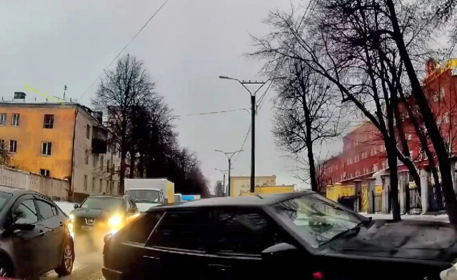  Случай в Чебоксарах: водитель «четырнадцатой» хотел объехать пробку по встречной полосе