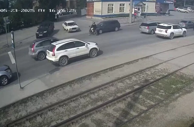 	В Новосибирске двое подростков оказались в больнице после ДТП на улице Титова