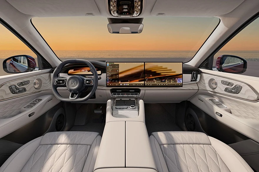 Сдвоенное табло появляется уже во второй по старшинству комплектации