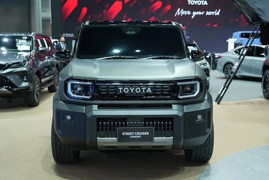 На фото: концепт Toyota Land Cruiser FJ Street Cruiser