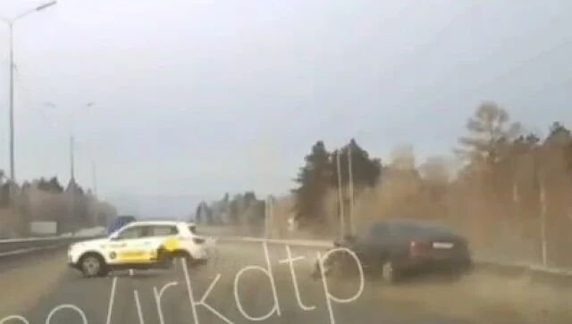  В Иркутске водитель &laquo;Тойоты&raquo; при перестроении протаранил такси