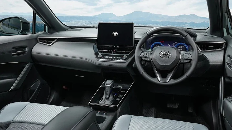 На фото: салон Toyota Corolla Cross Z Adventure 60th Anniversary