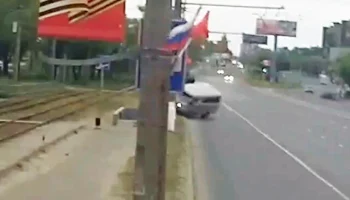 	УАЗ врезался в подземный пешеходный переход в Волгограде
