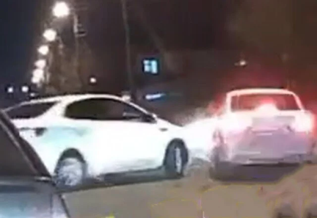  Не убедился в безопасности маневра: «Лада» и иномарка столкнулись на перекрестке в Пензе