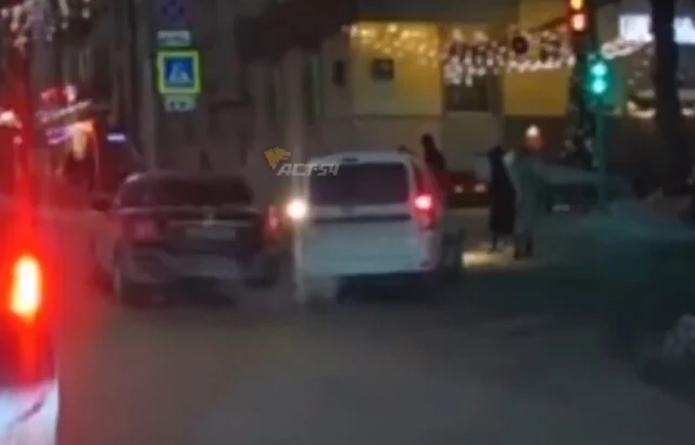  Автомобиль вылетел на тротуар и сбил женщину в результате ДТП в Новосибирске