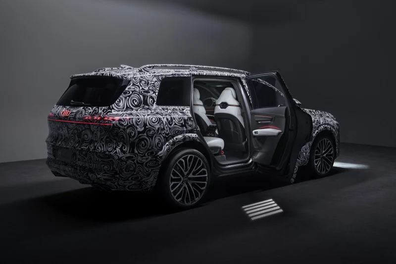 Флагманский кроссовер Audi Q9 готовится к скорой премьере: рассекречен салон