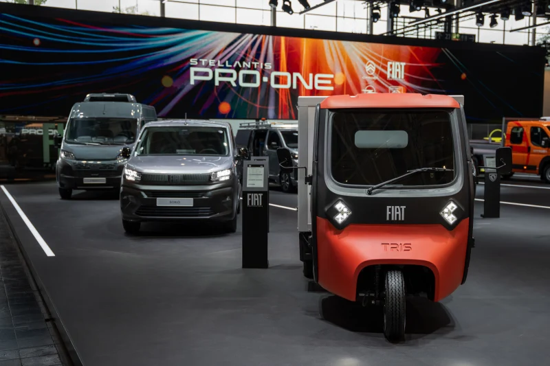 Fiat привёз на выставку новый фургон Doblo Easy Pro и трёхколёсный электрокар Tris