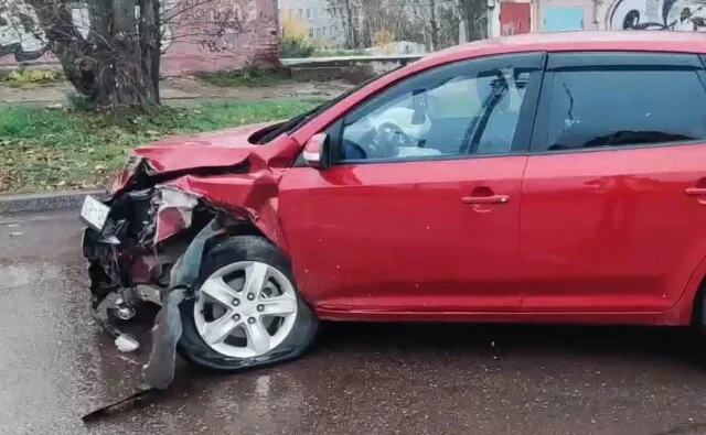  «Села за руль по просьбе пьяной матери»: 15-летняя девушка устроила ДТП в Красноярске