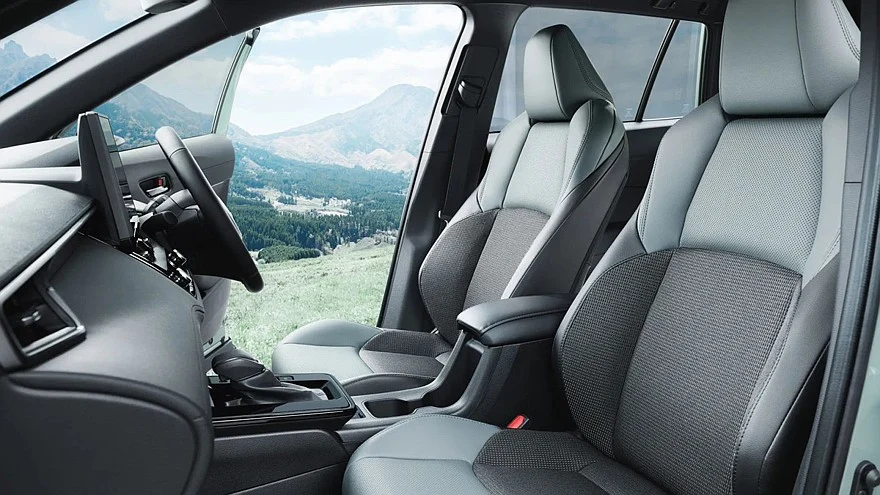 На фото: салон Toyota Corolla Cross Z Adventure 60th Anniversary
