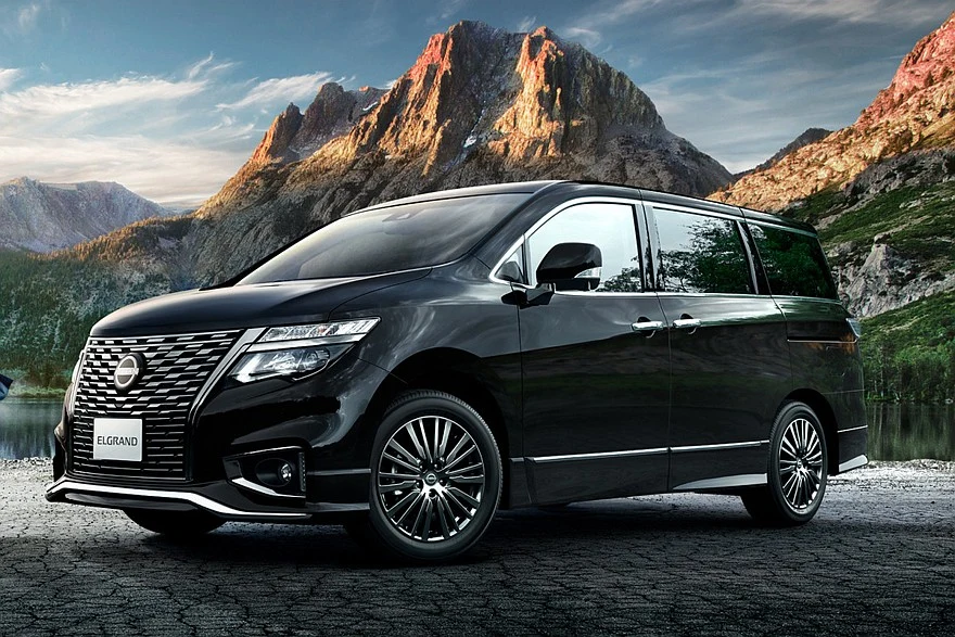 Nissan Elgrand предыдущего поколения