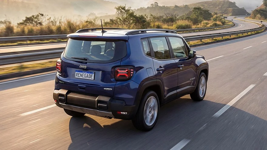 На фото: обновлённый Jeep Renegade Longitude