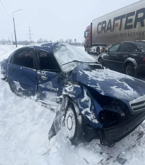 Chevrolet Lanos столкнулся с фурой на обходе Вологды