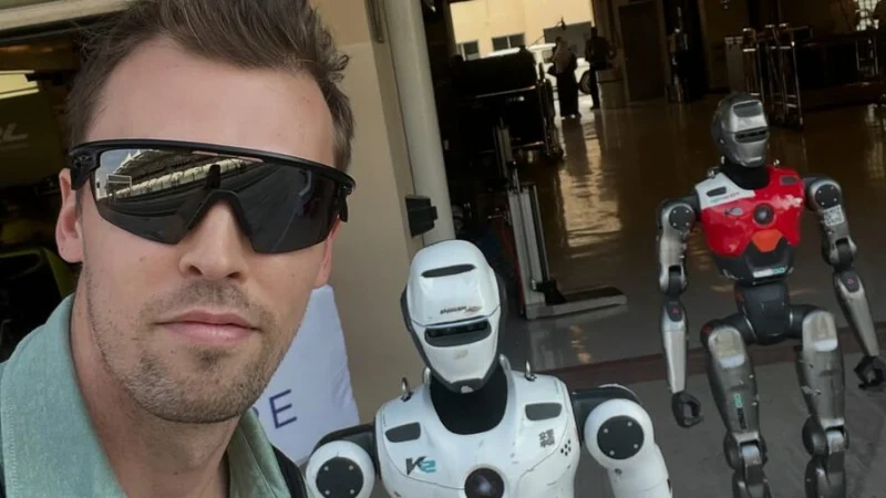 «Технологический прогресс неоспорим»: Квят — о поражении в гонке с беспилотником