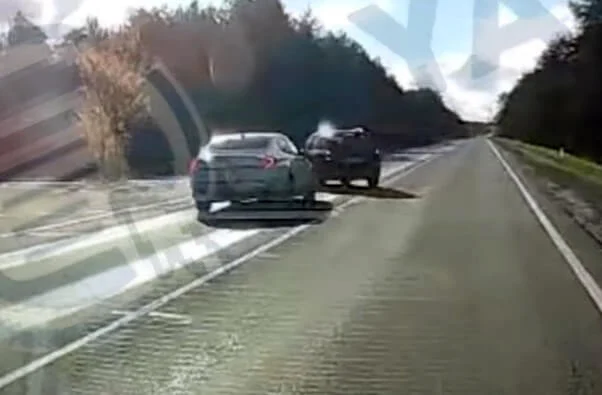  «Обгонял через сплошную»: Hyundai Sonata и Lada Kalina столкнулись на трассе «Кола»