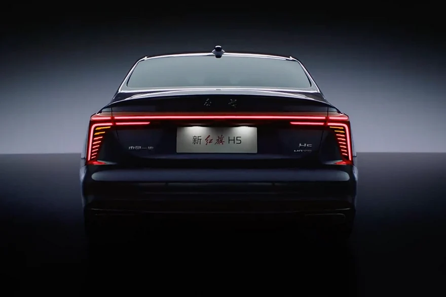Обновленный седан Hongqi H5 для Китая