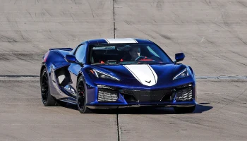 Новый Chevrolet Corvette Grand Sport с новым V8 показался на первых фотографиях