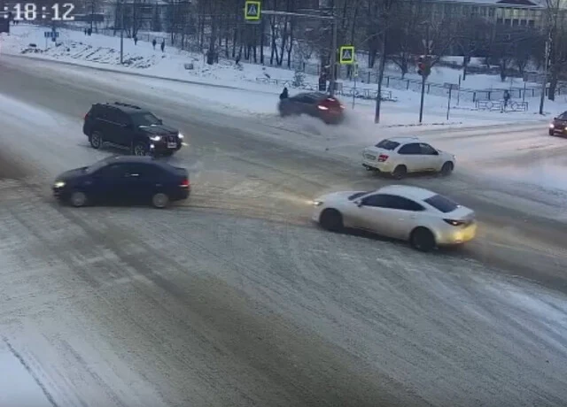  ДТП в Нефтекамске: водитель кроссовера пытался проскочить перекресток на «желтый»