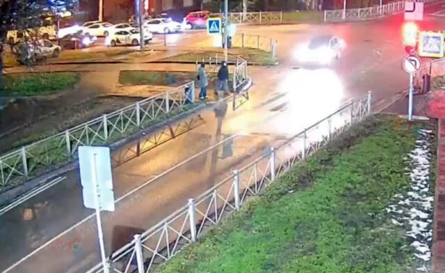  В Калининграде водитель проехал перекресток на красный и сбил школьницу