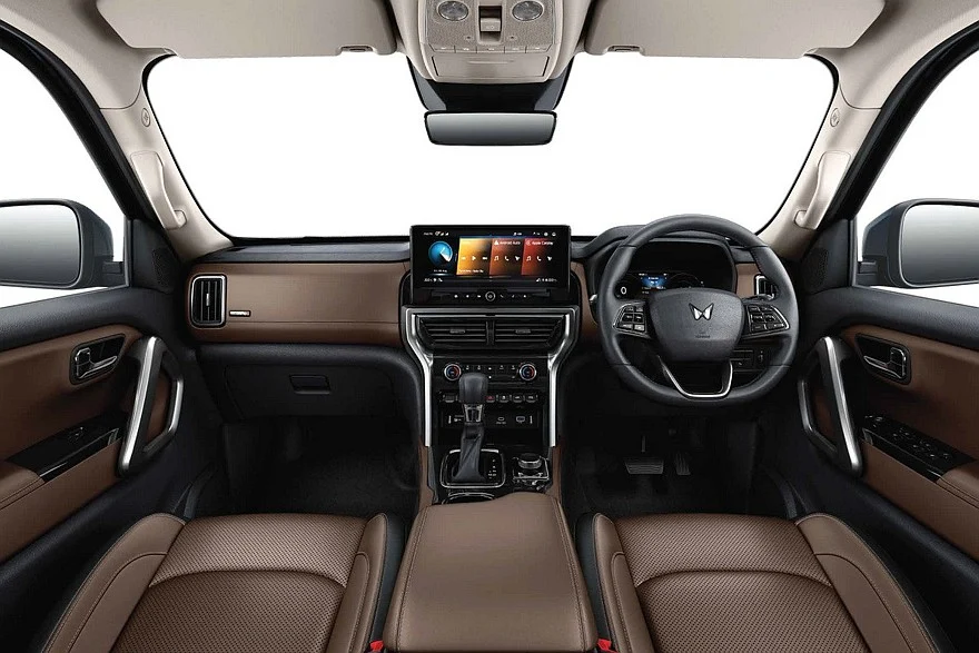 Салон обновленного топового внедорожника Mahindra Scorpio-N