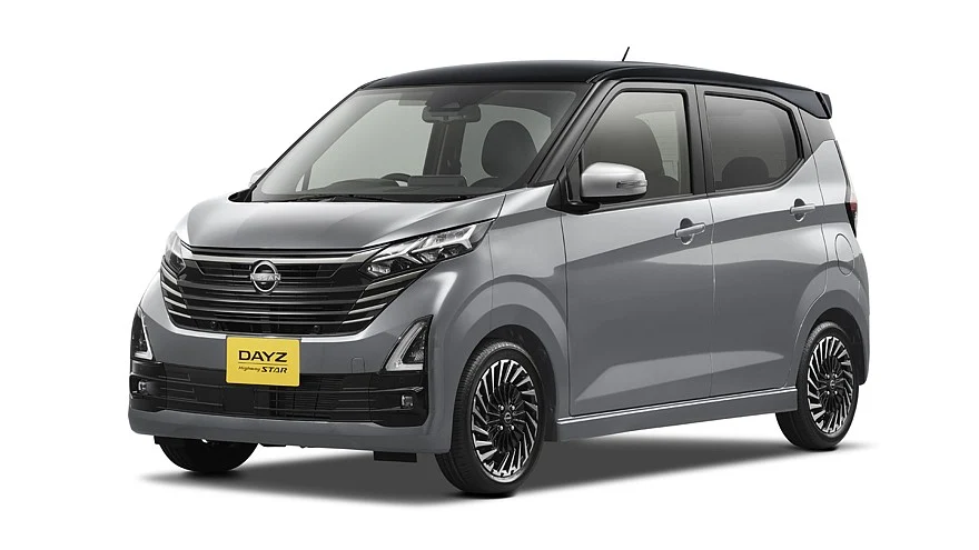 На фото: Nissan Dayz Highway Star Urban Chrome