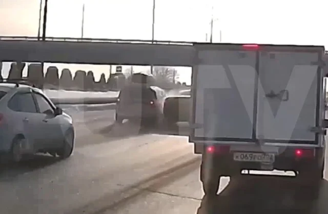  &laquo;Резко перестроился в левый ряд&raquo;: &laquo;Лада Веста&raquo; и &laquo;Лада Ларгус&raquo; столкнулись в Уфе