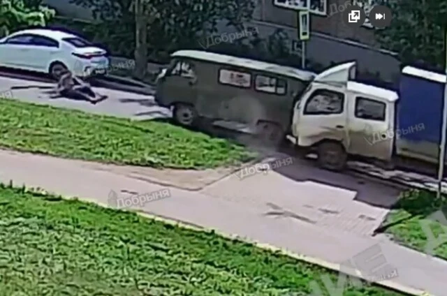  &laquo;Не успел перейти дорогу&raquo;: УАЗ сбил пешехода на улице Мира в Кирове
