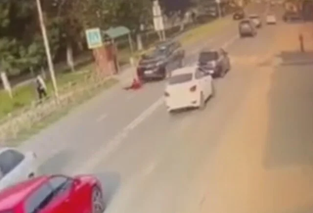  В Дагестане девушка на &laquo;Мерседесе&raquo; сбила мальчика на электросамокате