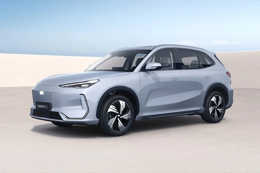 Дореформенный Geely Galaxy E5 для Китая, он же Geely EX5 в России