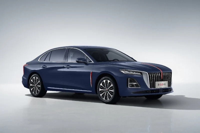Рестайлинг принёс седану Hongqi H5 новый интерьер