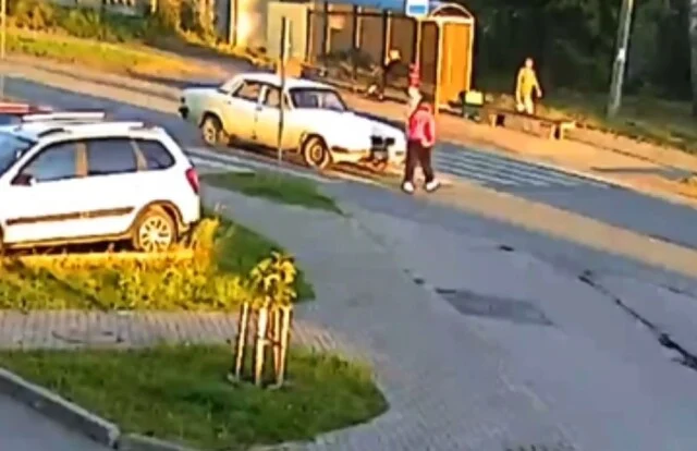  В Пскове лишенный прав водитель сбил девушку на пешеходном переходе