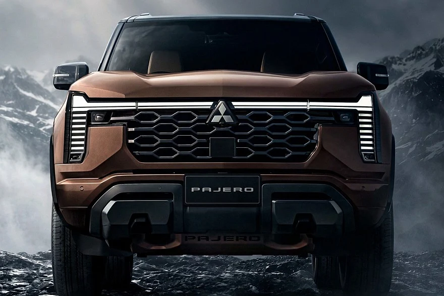 Новый Mitsubishi Pajero для Таиланда, топ-версия Mitsubishi Pajero Super Exceed