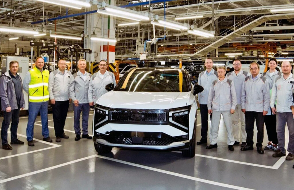 Lada Azimut &#1091;&#1078;&#1077; &#1085;&#1072; &#1082;&#1086;&#1085;&#1074;&#1077;&#1081;&#1077;&#1088;&#1077;. &#1063;&#1090;&#1086; &#1078;&#1076;&#1105;&#1090; &#1085;&#1086;&#1074;&#1099;&#1081; &#1082;&#1088;&#1086;&#1089;&#1089;&#1086;&#1074;&#1077;&#1088;: &#1086;&#1075;&#1083;&#1091;&#1096;&#1080;&#1090;&#1077;&#1083;&#1100;&#1085;&#1099;&#1081; &#1091;&#1089;&#1087;&#1077;&#1093; &#1080;&#1083;&#1080; &#1087;&#1086;&#1083;&#1085;&#1099;&#1081; &#1087;&#1088;&#1086;&#1074;&#1072;&#1083;?