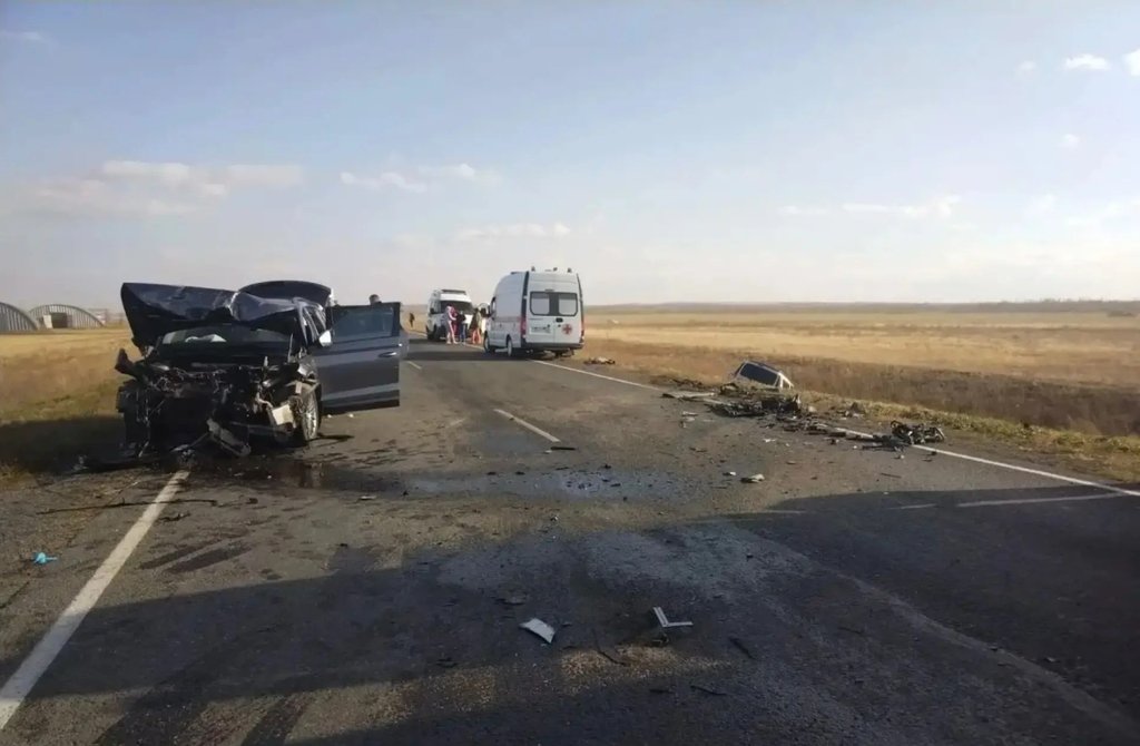 &amp;#171;Лада&amp;#187; и Skoda столкнулись в Оренбургской области: погибли три человека