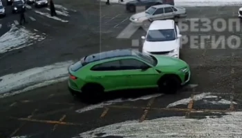  Камера запечатлела момент ДТП с участием Lamborghini в Ярославле