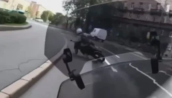  В Петербурге подросток на мотоцикле пытался скрыться от сотрудников ДПС