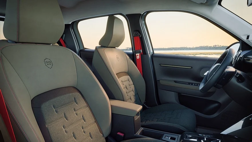 На фото: салон Citro&euml;n C3 Outdoor