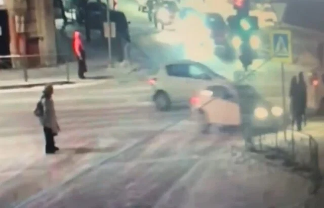  «Пыталась избежать столкновения с машиной»: 23-летняя девушка сбила пожилых супругов на тротуаре